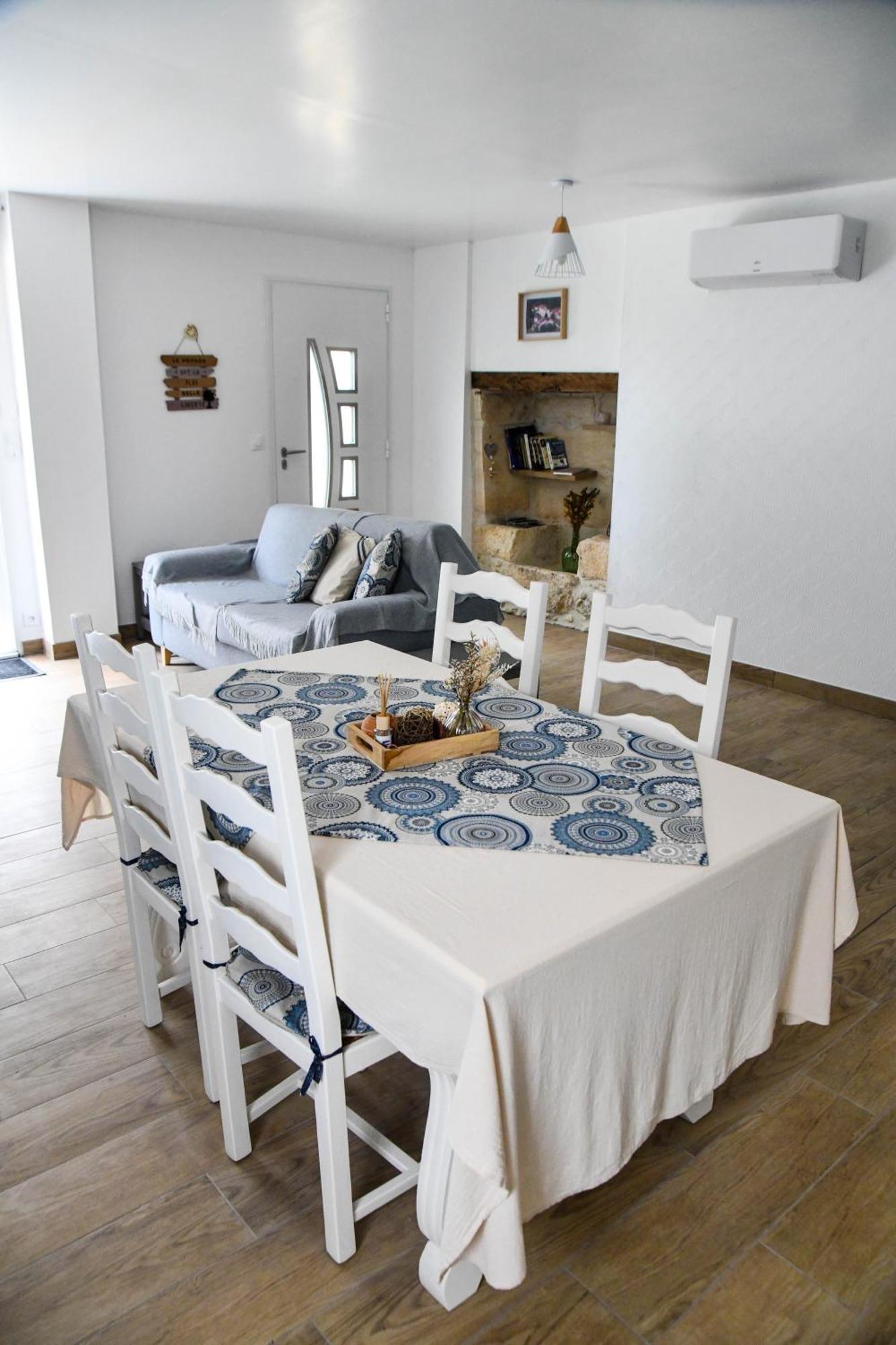 Gite De La Gardie Mensignac Buitenkant foto